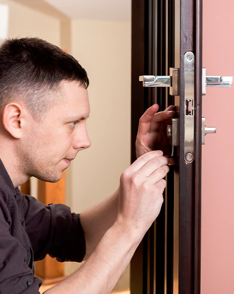 : Professional Locksmith For Commercial And Residential Locksmith Services in North Miami